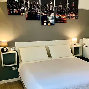Magda House & Parking , Bari Italien